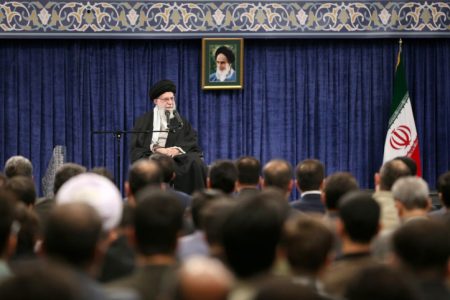 رهبر انقلاب در دیدار نخبگان و استعدادهای برتر:تنها راه پایان جنگ در منطقه کم شدن شرّ آمریکا است/ به زودی درباره مسائل غزه و لبنان صحبت خواهم کرد